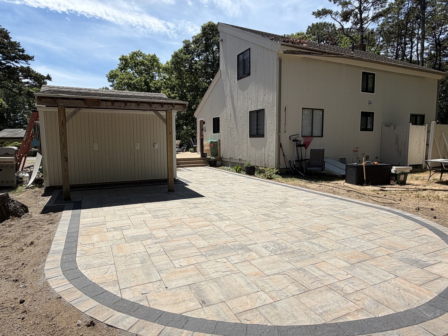 Curved patio and detailed border